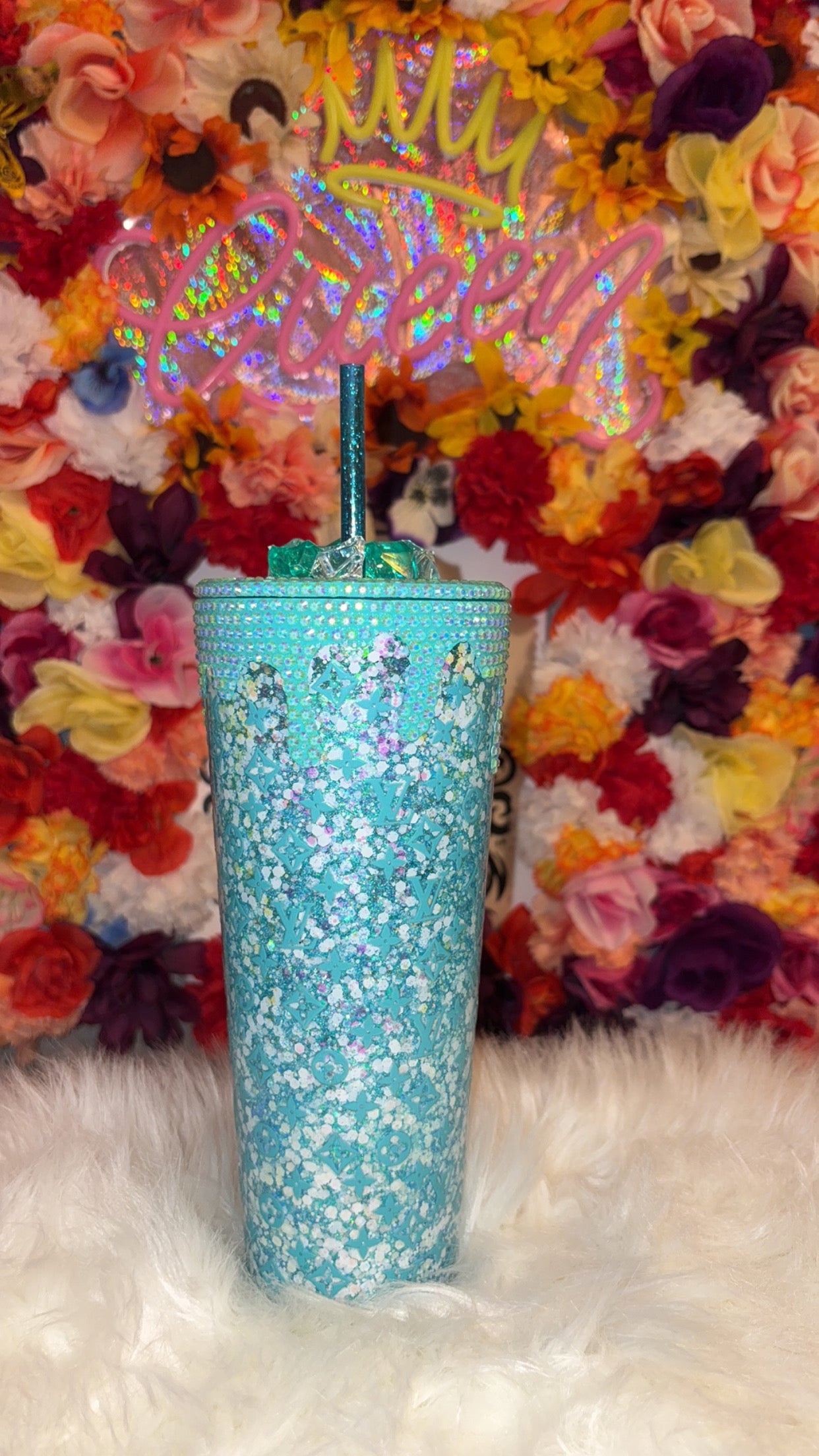 Snow globe Hello Kitty Designer Drip Tumbler *Suspended Flow*
